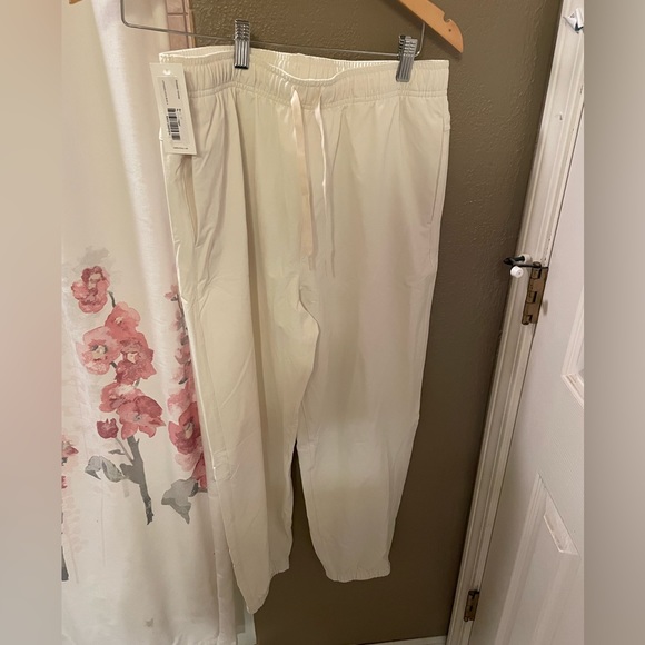 NWT RecTrek Jogger Pant Bone Size Medium Outdoor Voices - Picture 4 of 6